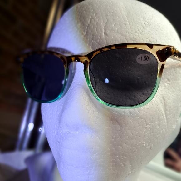 LAST PAIR!! 1:00 Tortoise Shell and Green READING SUNGLASSES - Picture 2 of 8